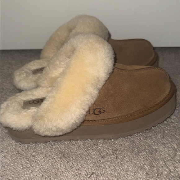 UGG Disquette Chestnut Slippers with Plush Lining - Picture 1 of 5